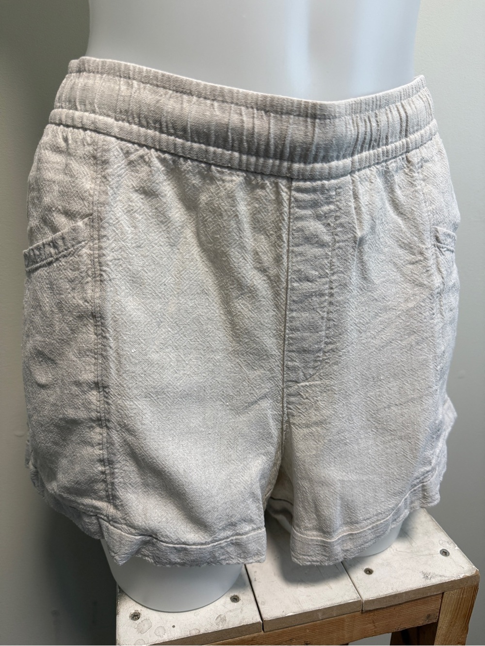 Old Navy Light Gray High-Waist Pull-On Shorts